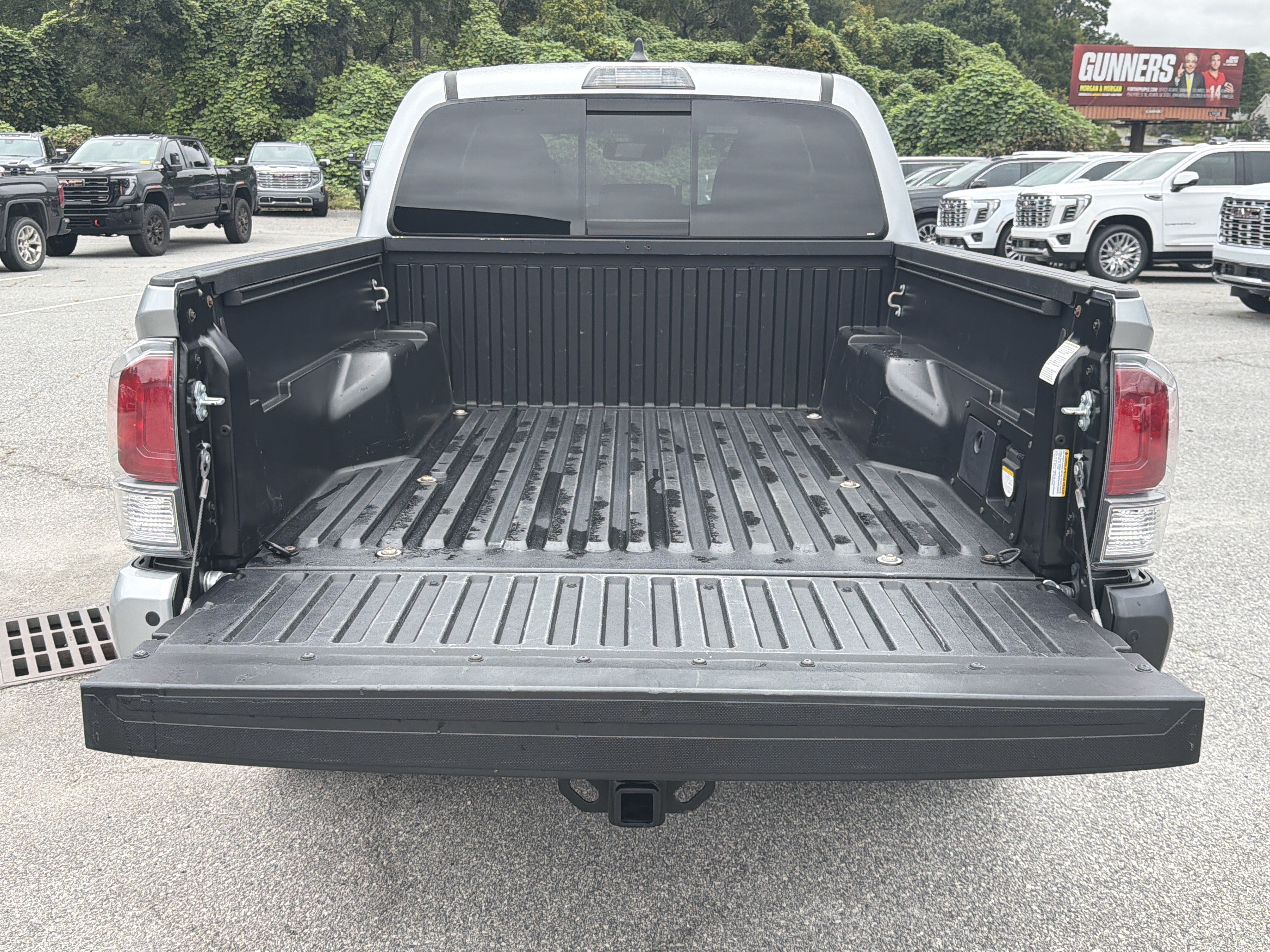 Used 2022 Toyota Tacoma TRD Sport w/ TRD Premium Sport Package AWD/4WD image 19