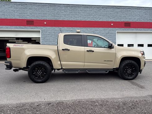 Used 2022 Chevrolet Colorado Z71 AWD/4WD image 2