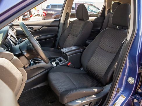 Used 2019 Nissan Rogue SV w/ Premium Package image 13