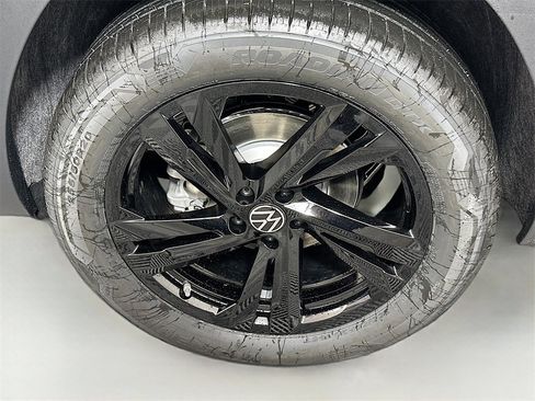 New 2026 Volkswagen Atlas Cross Sport SEL R-Line image 7