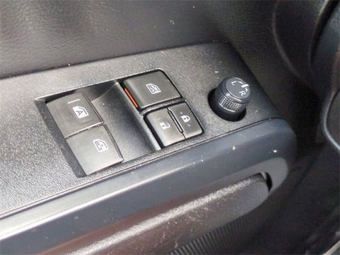 Used 2019 Toyota Tacoma SR image 21