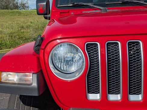 Used 2018 Jeep Wrangler Unlimited Sahara AWD/4WD image 10