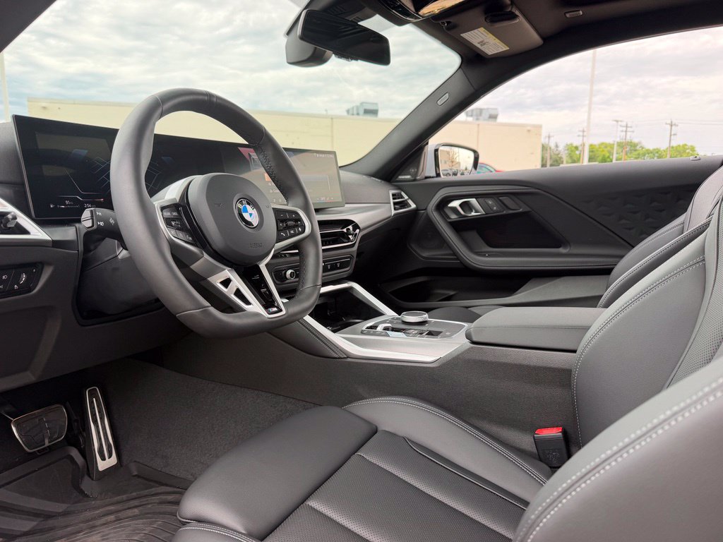 Used 2025 BMW 230i xDrive Coupe w/ M Sport Package AWD/4WD image 4