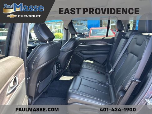 Used 2023 Jeep Grand Cherokee L Limited w/ Trailer Tow Group (B) AWD/4WD image 15