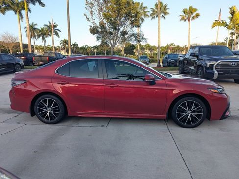 Used 2023 Toyota Camry SE w/ Convenience Package image 4