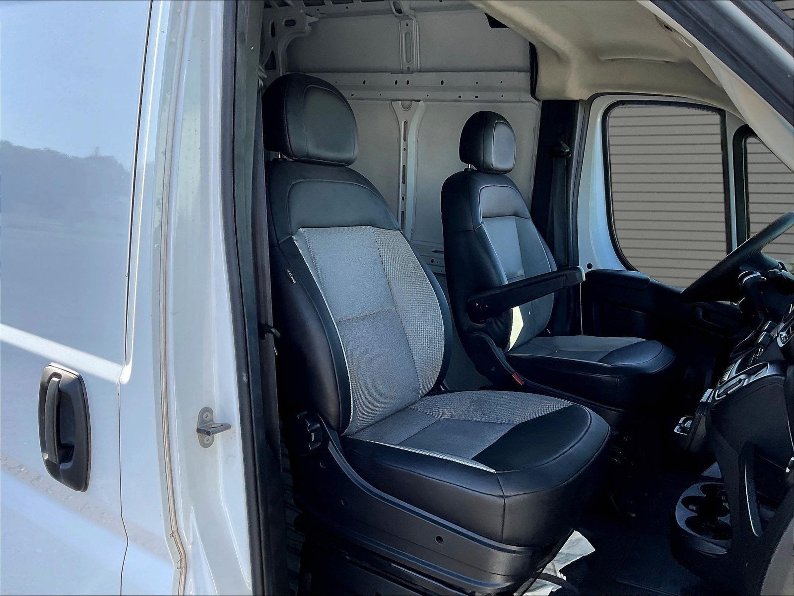 Used 2025 RAM ProMaster 2500 w/ Convenience Group FWD image 24