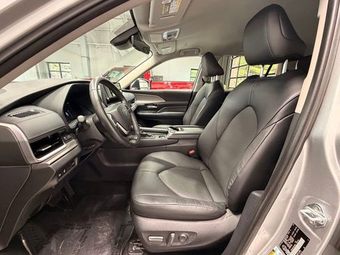 Used 2024 Toyota Grand Highlander AWD Hybrid image 21