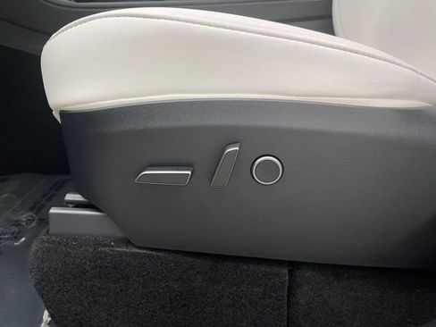 Used 2024 Tesla Model Y Performance image 9