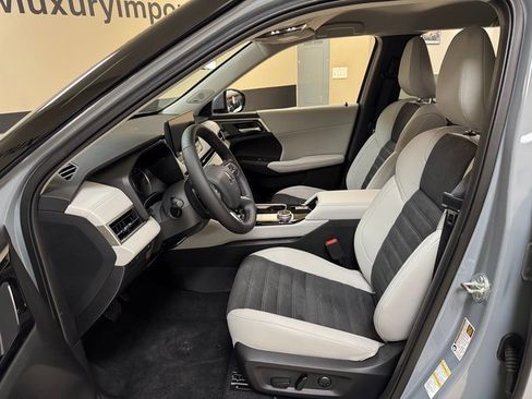 New 2026 Mitsubishi Outlander SE image 8