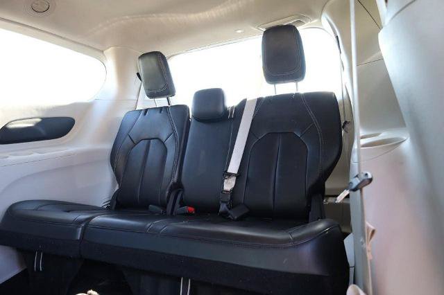 Used 2024 Chrysler Pacifica Touring-L FWD image 29