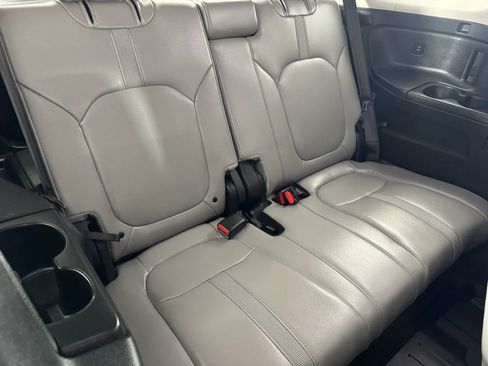 Used 2025 Honda Pilot EX-L image 40