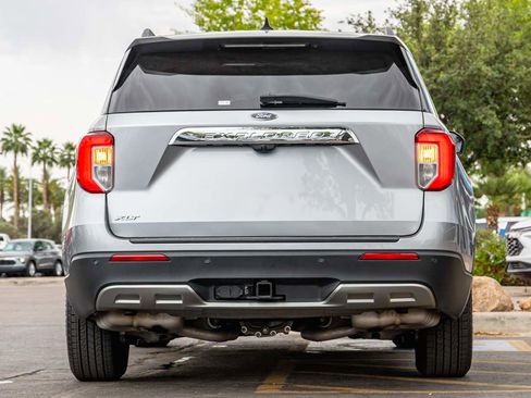 Used 2021 Ford Explorer XLT w/ Equipment Group 202A image 5