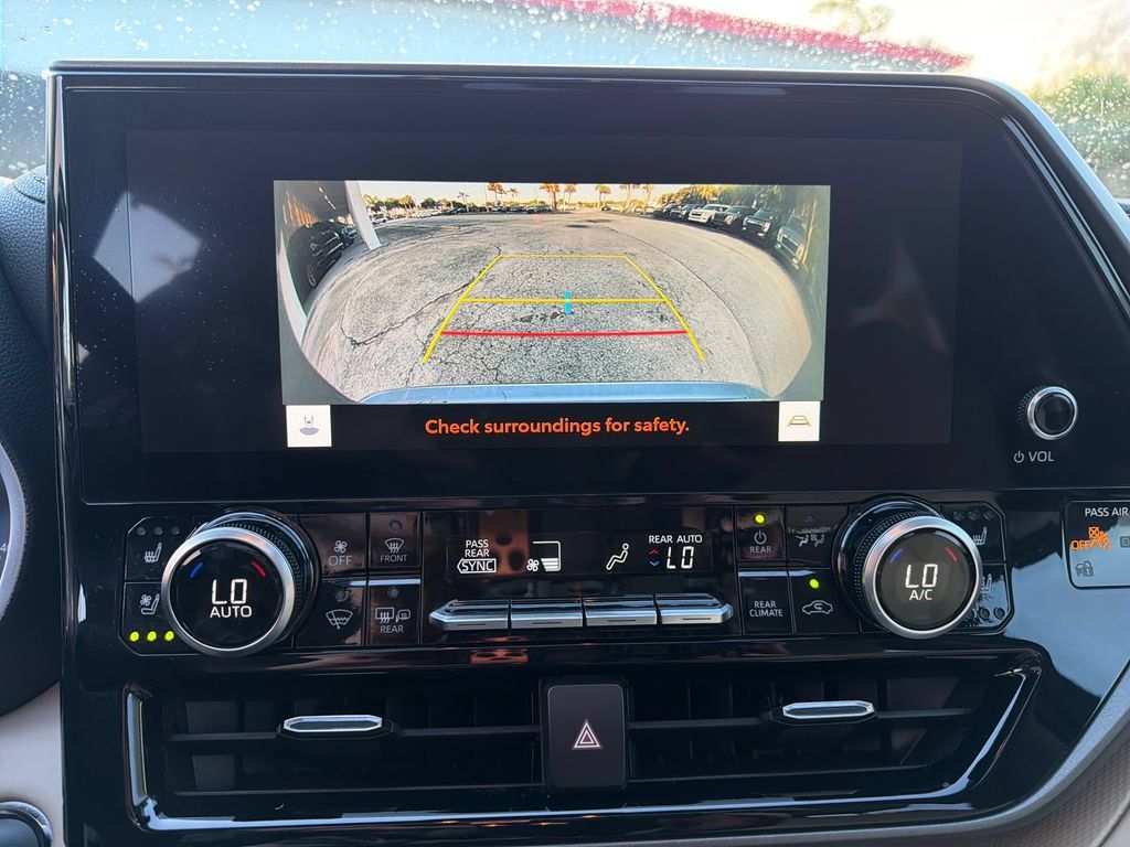 Used 2023 Toyota Highlander Limited FWD image 29