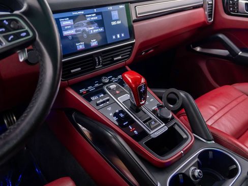 Certified 2019 Porsche Cayenne Turbo AWD/4WD image 13