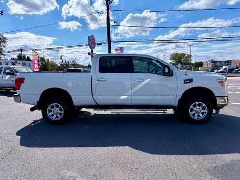 Used 2018 Nissan Titan SV AWD/4WD image 7