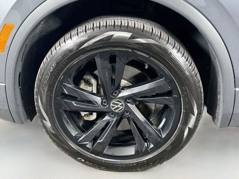 Used 2024 Volkswagen Tiguan SE R-Line AWD/4WD image 31
