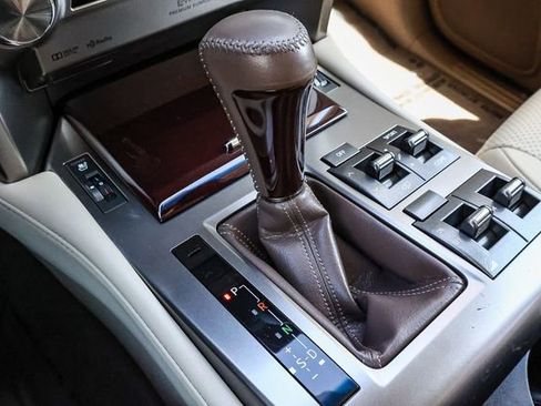 Used 2018 Lexus GX 460 Luxury w/ Preferred Accessory Package AWD/4WD image 24