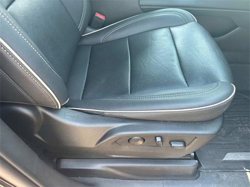 Used 2023 GMC Yukon SLT image 16