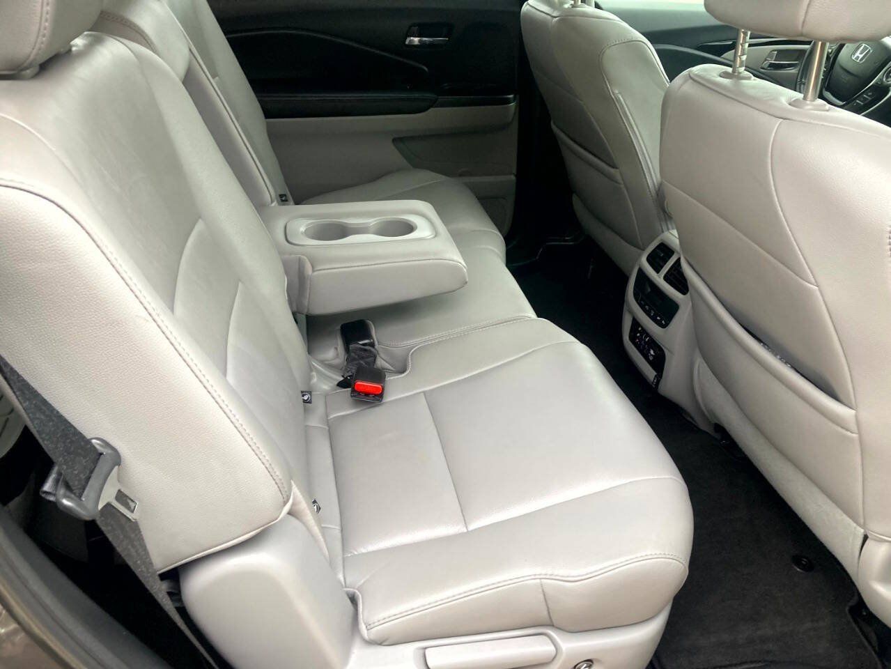 Used 2017 Honda Pilot Touring image 17