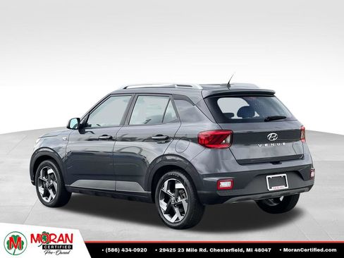 Used 2023 Hyundai Venue SEL FWD image 4