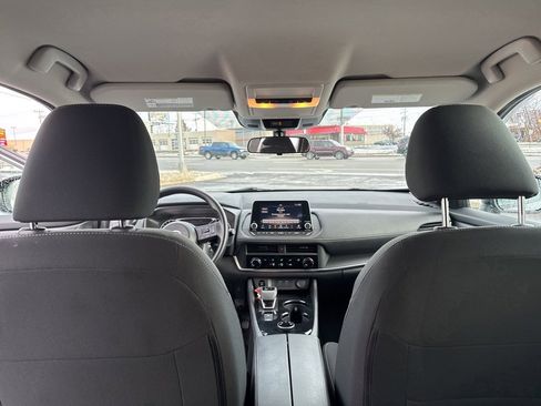 Used 2024 Nissan Rogue S image 25