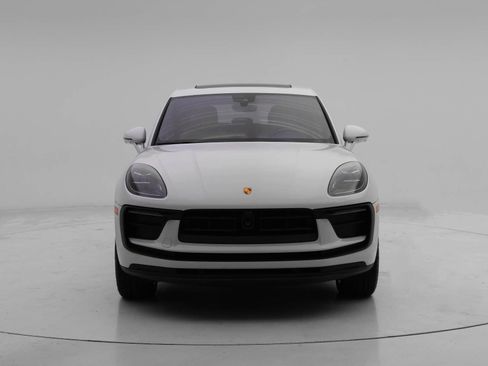 Used 2025 Porsche Macan image 16