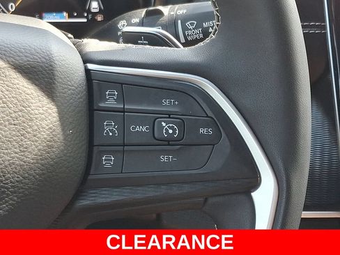 Used 2025 Jeep Grand Cherokee Altitude AWD/4WD image 22