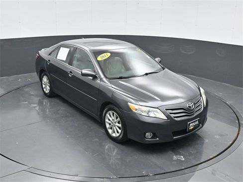 Used 2011 Toyota Camry XLE image 1