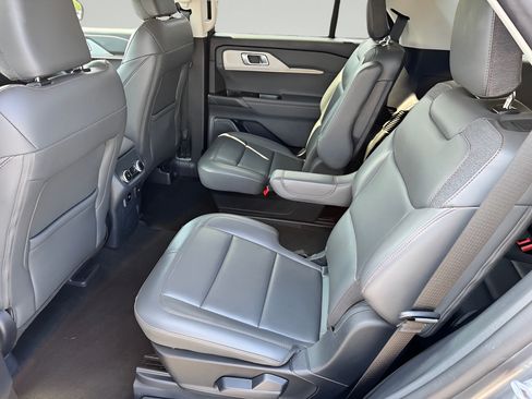 Used 2025 Ford Explorer Active w/ Active Comfort Package RWD image 27