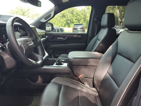 Used 2025 GMC Yukon XL Elevation RWD image 18