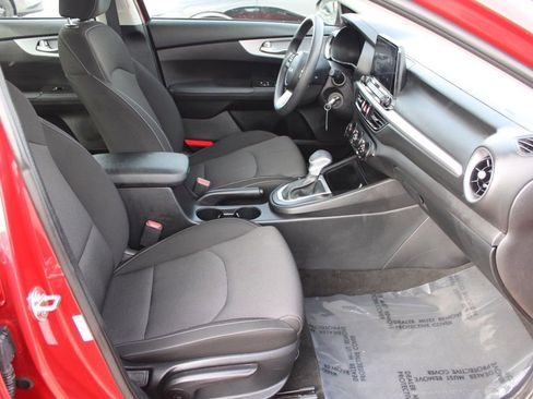 Used 2024 Kia Forte LXS image 18