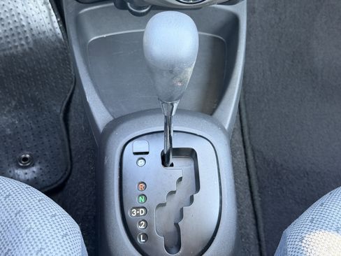 Used 2010 Toyota Yaris 4-Door Hatchback image 21