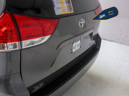 Used 2014 Toyota Sienna LE FWD image 34
