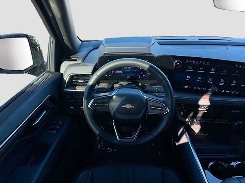 Used 2025 Chevrolet Suburban High Country image 19