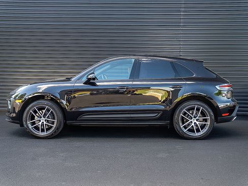 Certified 2026 Porsche Macan AWD/4WD image 2