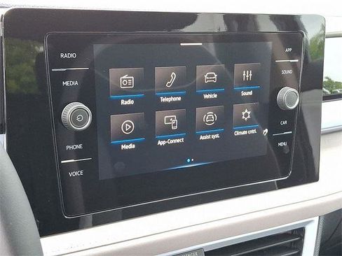 New 2025 Volkswagen Taos SE image 15