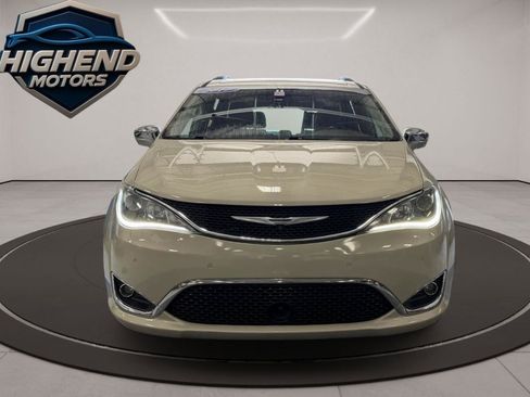 Used 2017 Chrysler Pacifica Limited FWD image 8