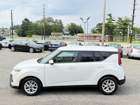 Used 2022 Kia Soul LX w/ Technology Package FWD image 7