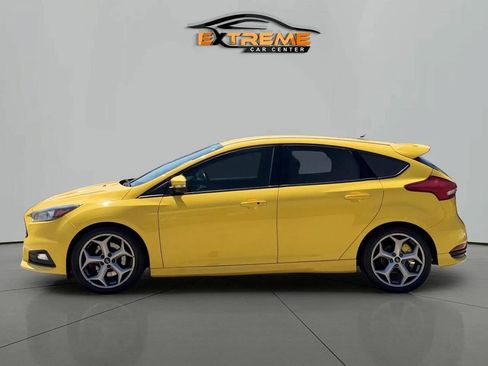 Used 2017 Ford Focus ST FWD image 3