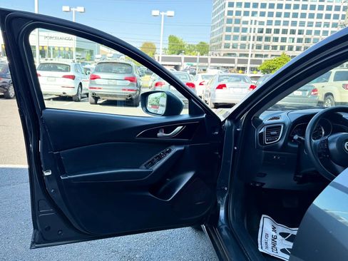 Used 2014 MAZDA MAZDA3 i Sport FWD image 9