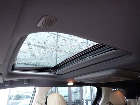 Used 2022 Toyota Sienna Limited image 25