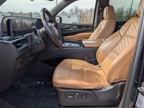 Used 2022 Cadillac Escalade Premium Luxury AWD/4WD image 22