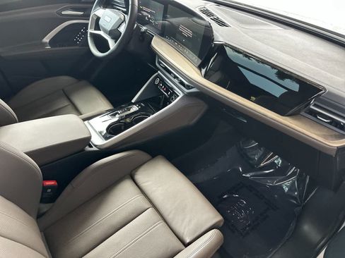 Used 2025 Audi Q5 Premium Plus w/ Premium Plus AWD/4WD image 16