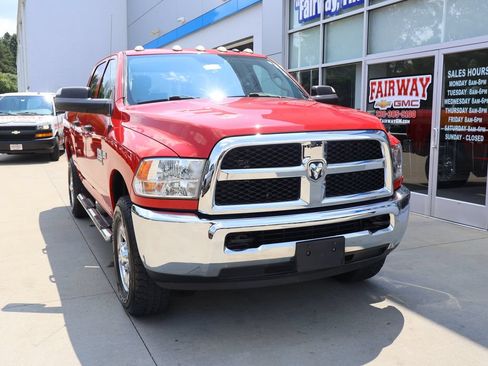 Used 2018 RAM 2500 Tradesman w/ Chrome Appearance Group AWD/4WD image 2