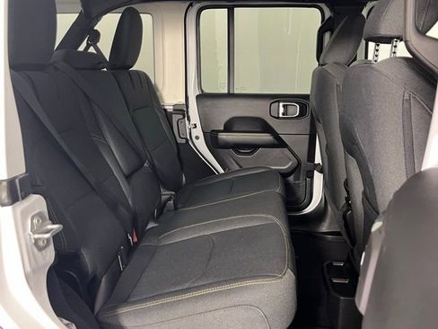 Used 2025 Jeep Wrangler Unlimited Sahara image 28