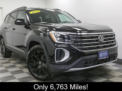 Used 2024 Volkswagen Atlas SE w/ Black Wheel Package image 3