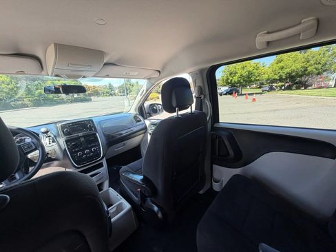Used 2012 Dodge Grand Caravan SE FWD image 12
