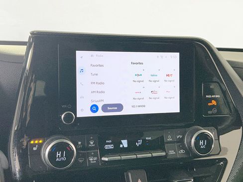 Used 2023 Toyota Highlander XSE AWD/4WD image 13