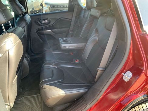 Used 2019 Jeep Cherokee Latitude Plus image 34