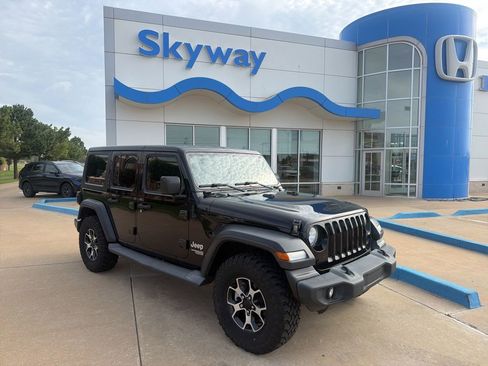 Used 2018 Jeep Wrangler Unlimited Sport S AWD/4WD image 1